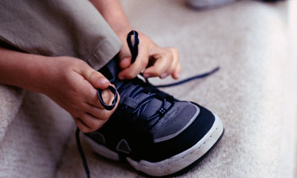 tying tennis shoes